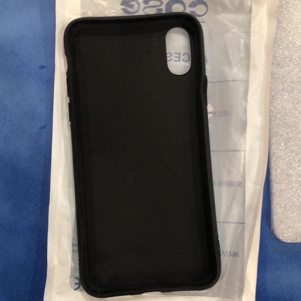 iPhone case - Picture 2 of 11